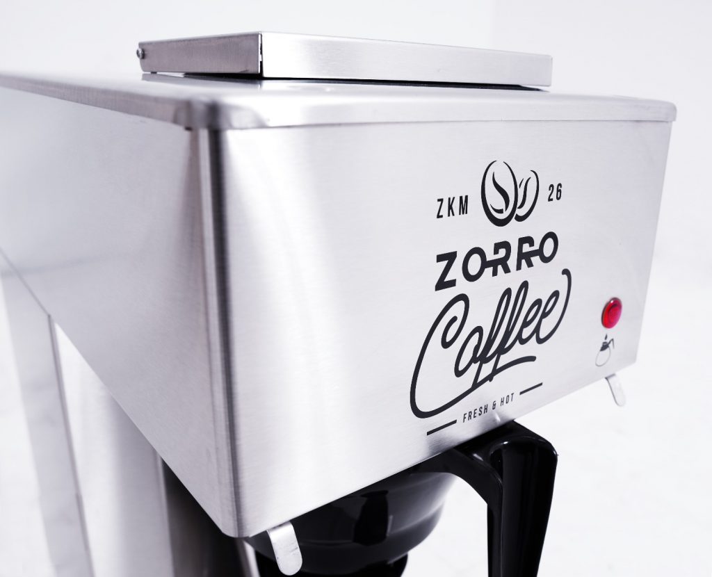 Nahaufnahme Schriftzug Zorro Caffee und Wasserdurchlaufanzeige