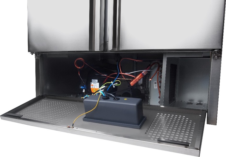 Wartungsklappe einer Saladette im geöffneten Zustand